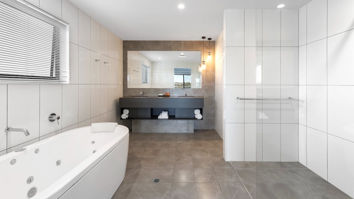 Suite Bathroom