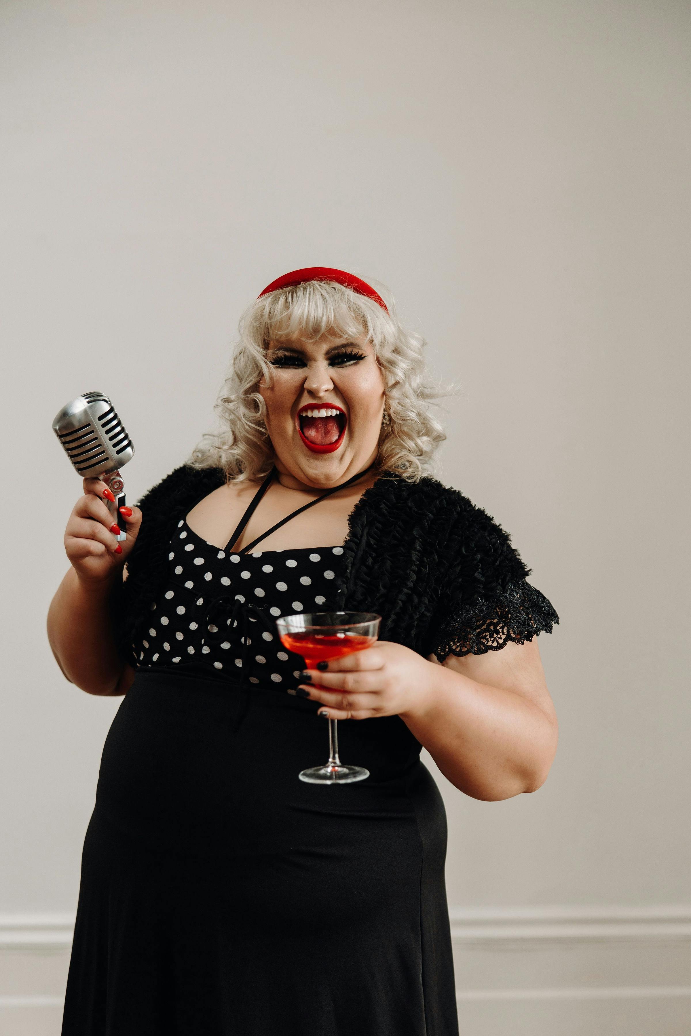 オックスフォードのジンジャーズでビートルズを殴る QTOPIA