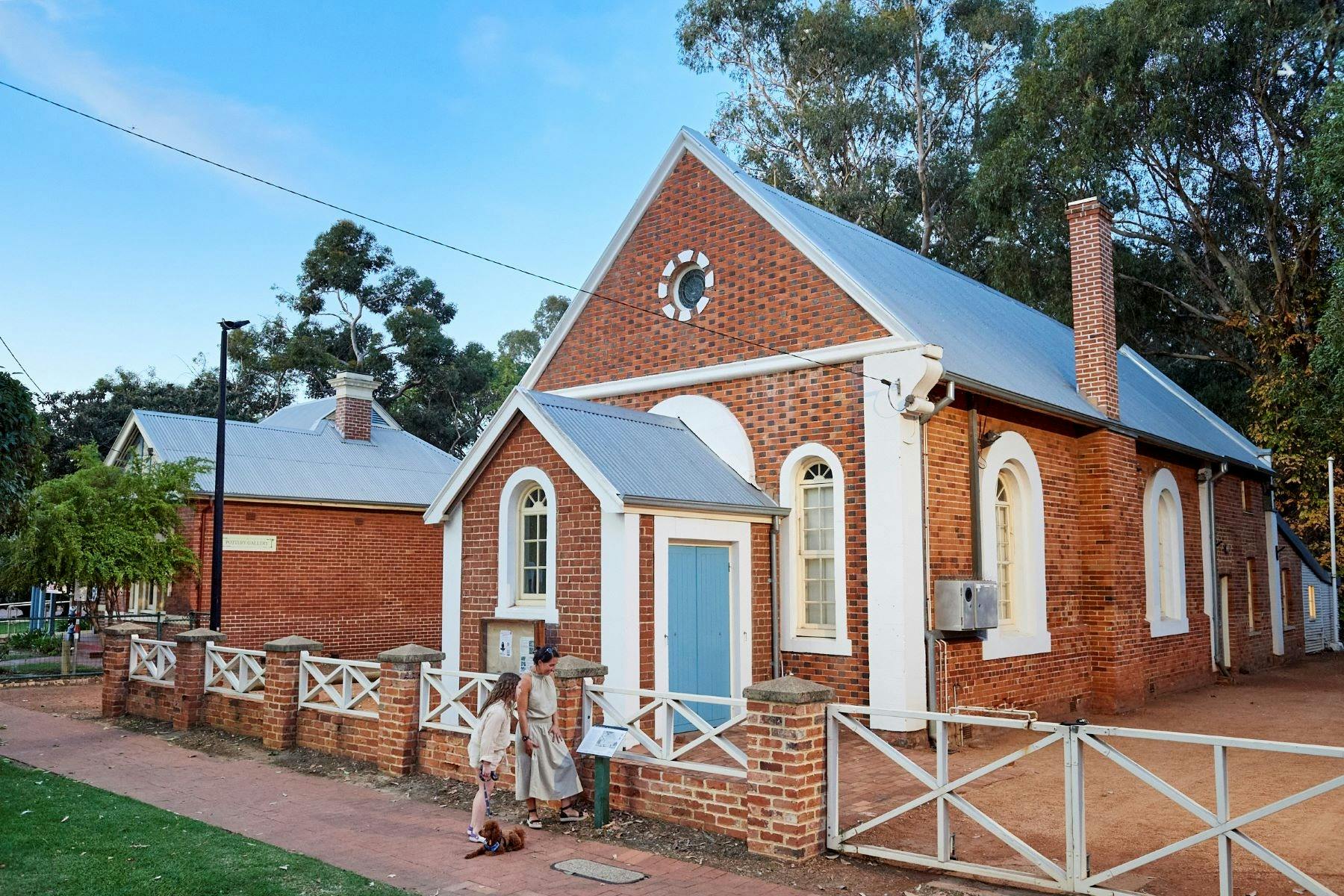 Guildford Mechanics Institute trail plaque