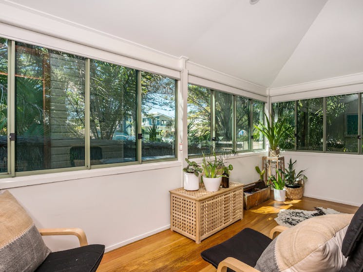 Three Little Pigs -  sunroom sitting area