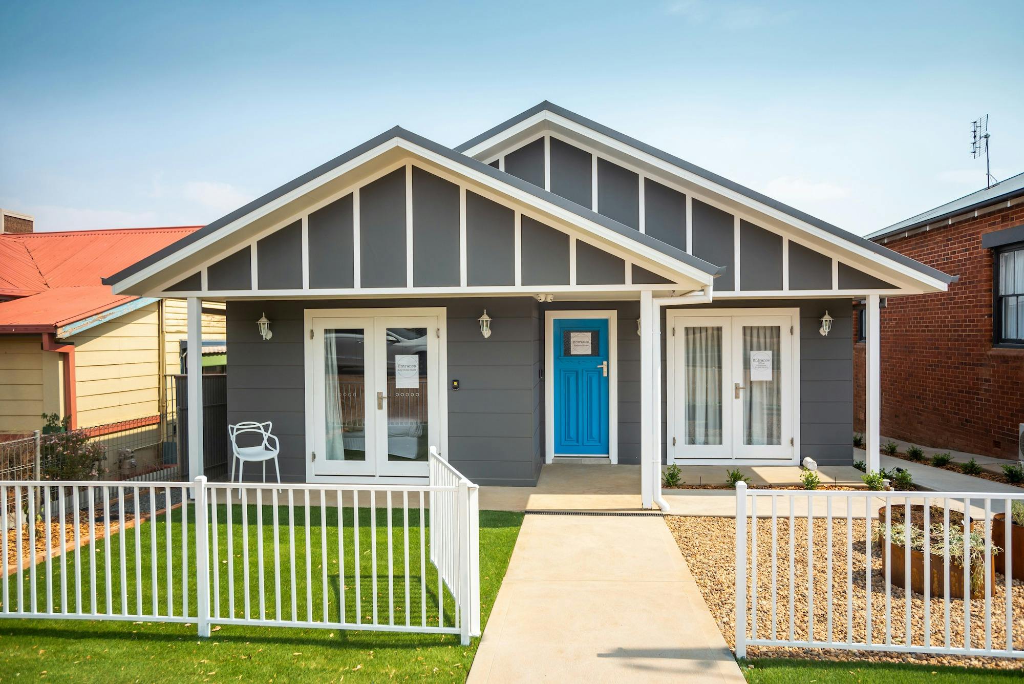 Kirsten Accommodation Parkes three-bedroom house located in Parkes CBD.