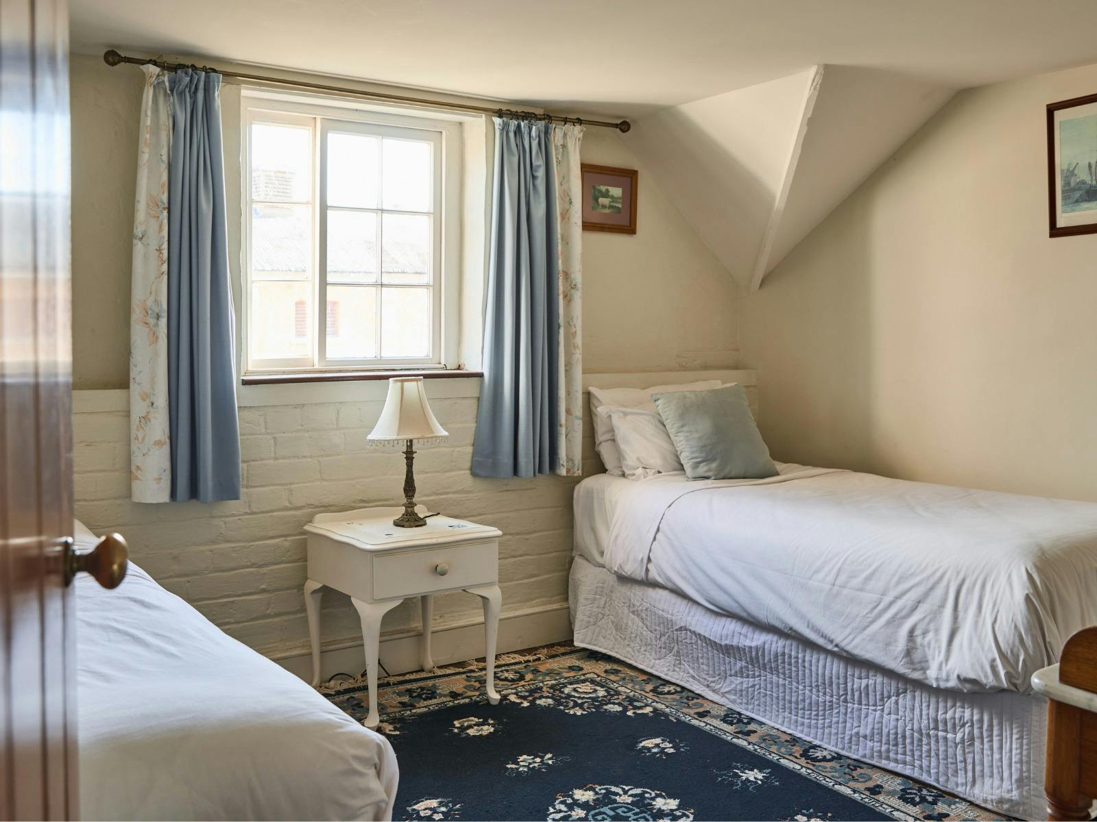 Coachmans Cottage Twin Bed