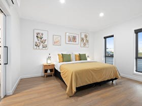 Wheelchair accessible accommodation mount gambiet