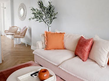 2 bedroom unit in Burleigh -  lounge