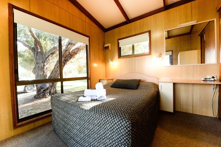HOLIDAY CABIN