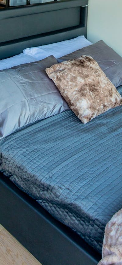 Eagle Peak Tiny Abode - Bed