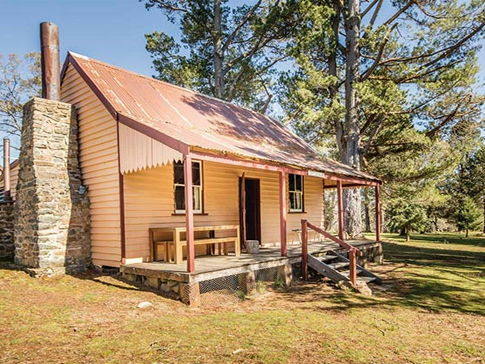 Daffodil Cottage exterior, Kosciuszko National Park. Photo: Murray Vanderveer/DPIE