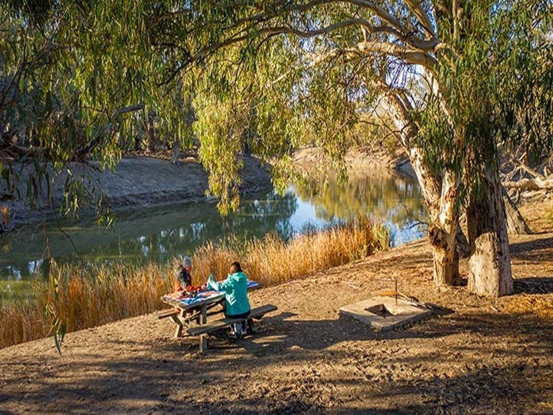 Darling River campground NSW Holidays & Things to Do