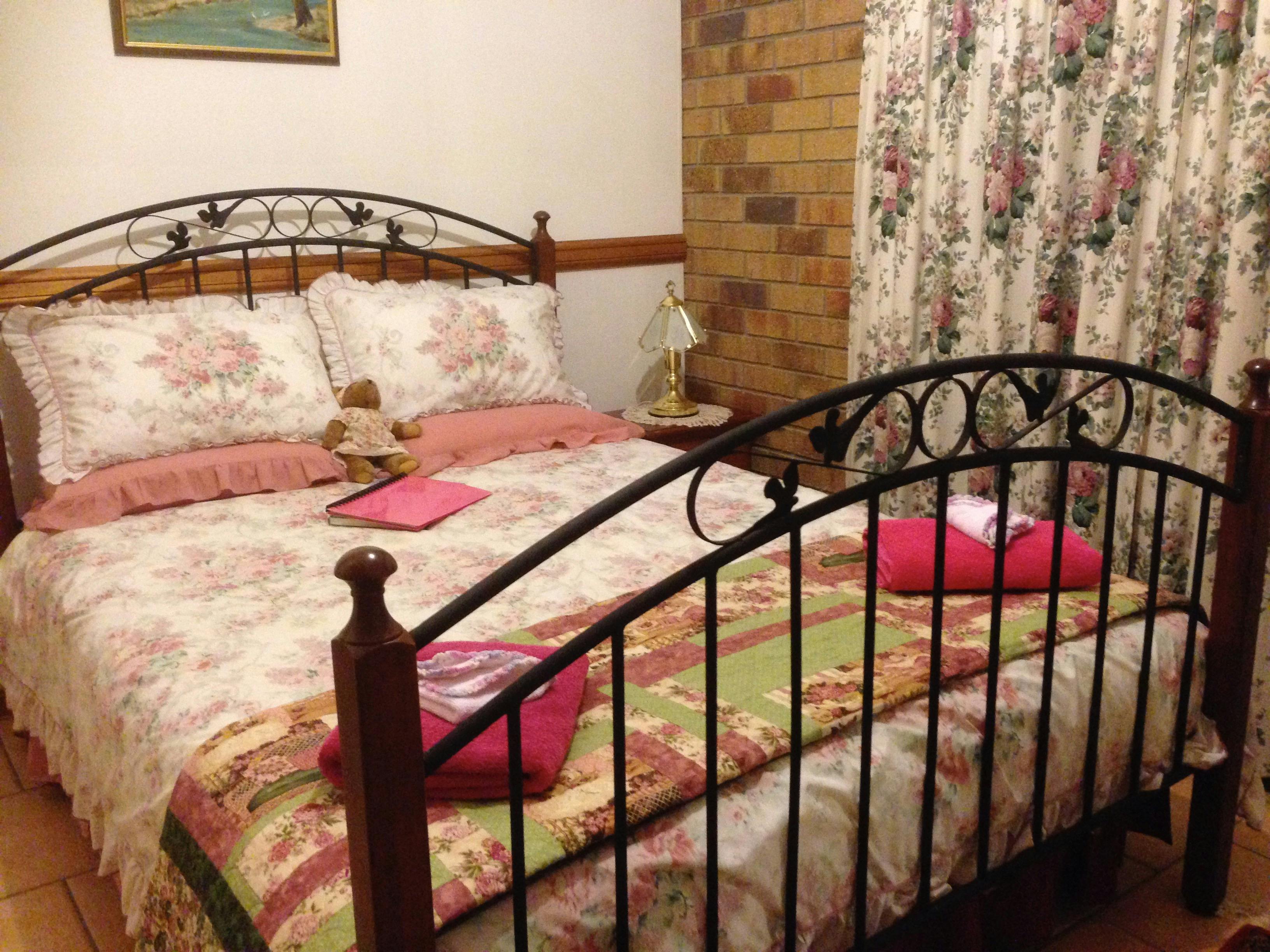 Rose Room with queen bed