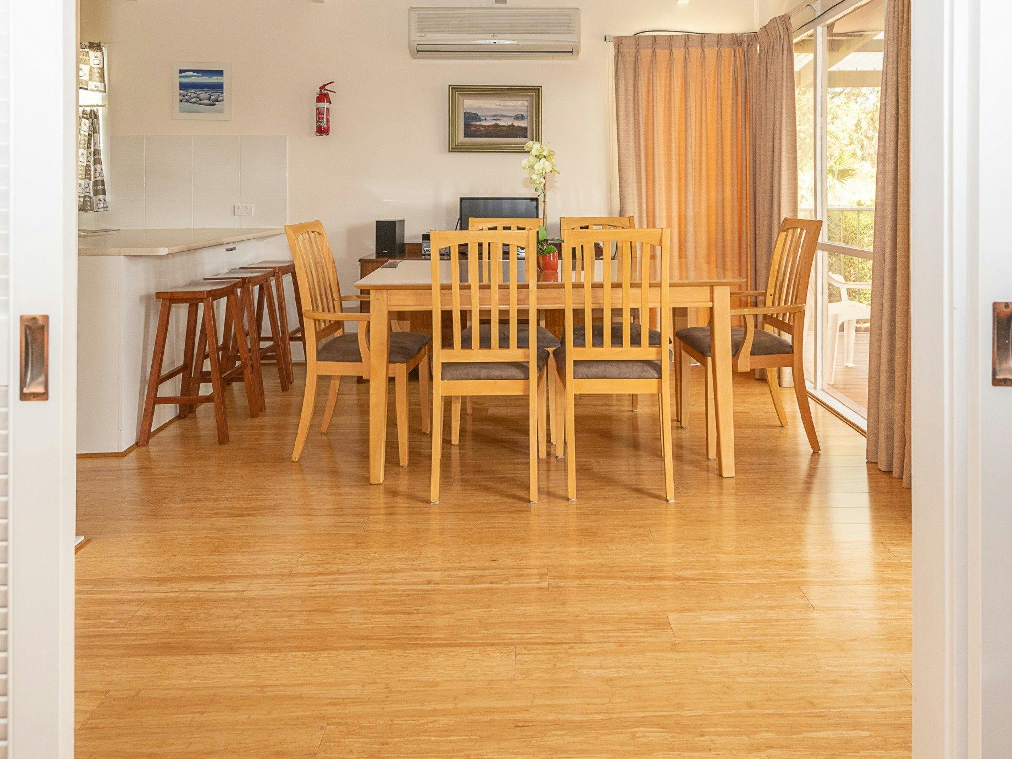 Batehaven Beach House dinning room