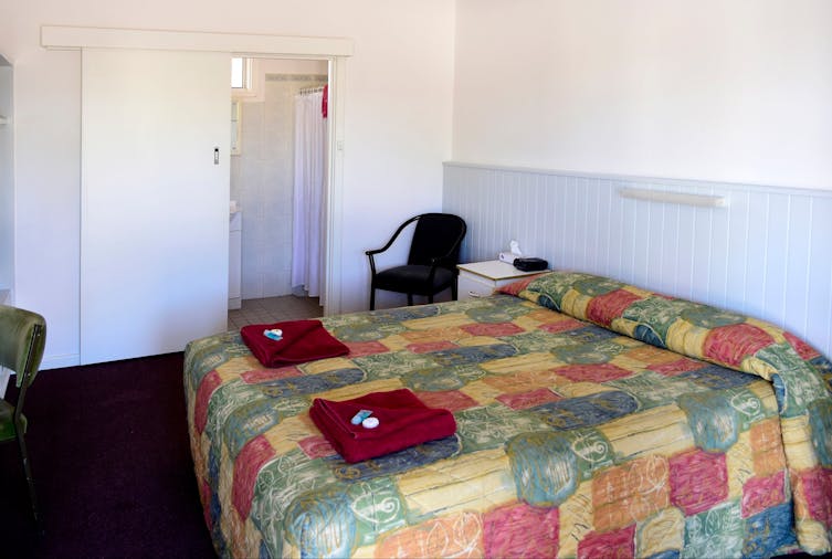 QUEEN ROOM