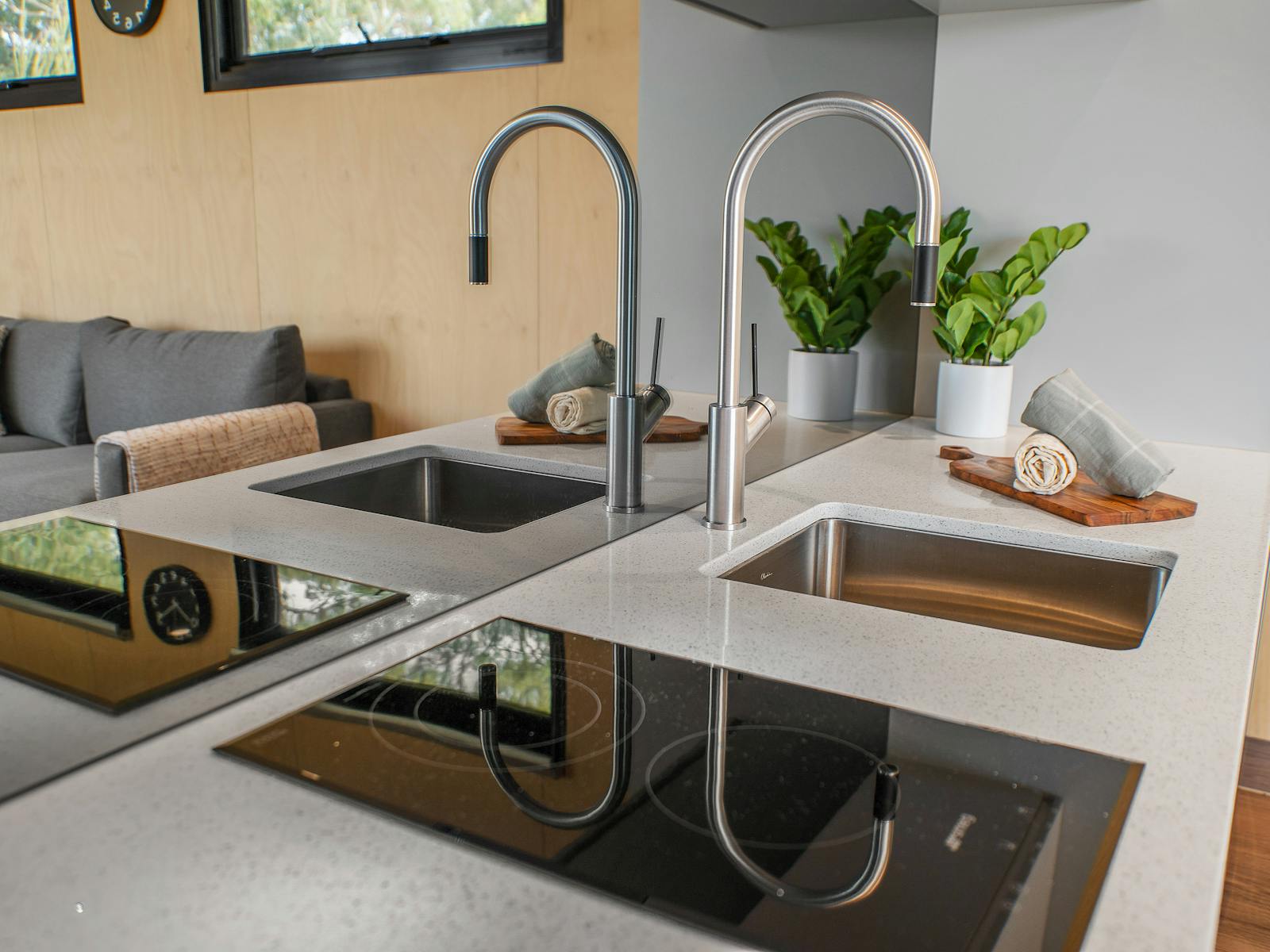 Deluxe Bay View Villa | Tasman Holiday Parks - St Helens