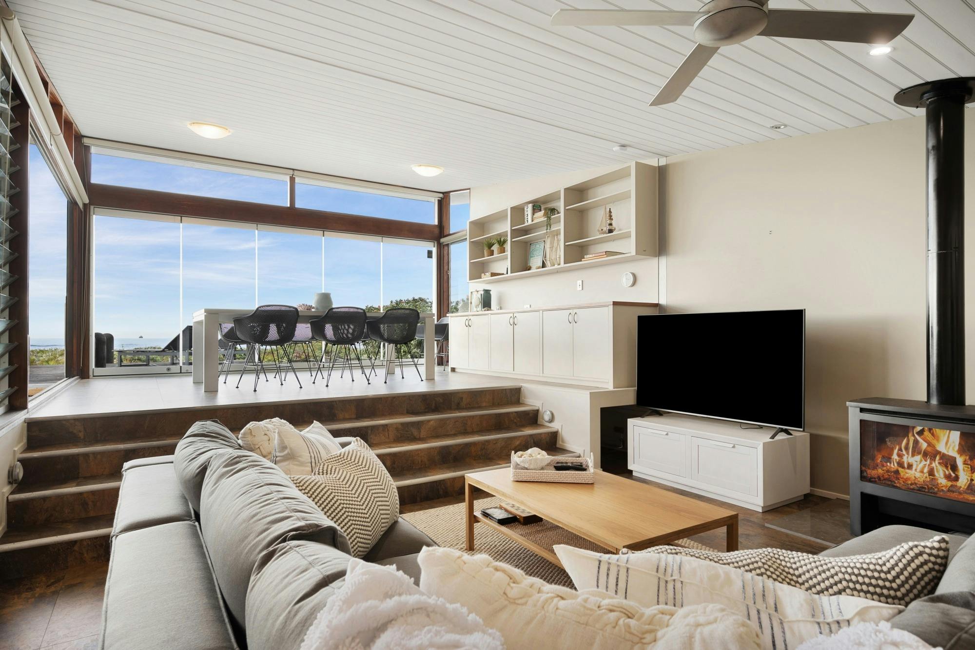 Hargraves Beachfront at Noraville NSW Holidays &