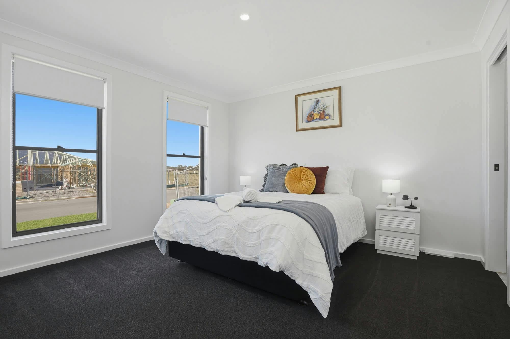 Bedroom with queen bed, ensuite and walk in robe