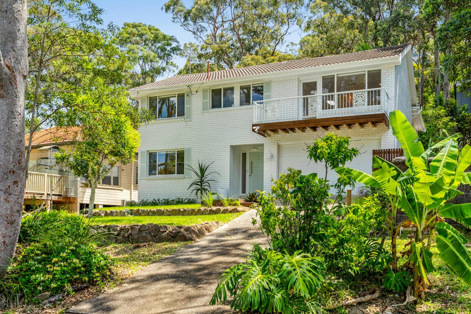 The White House Pearl Beach NSW Holidays & Things to