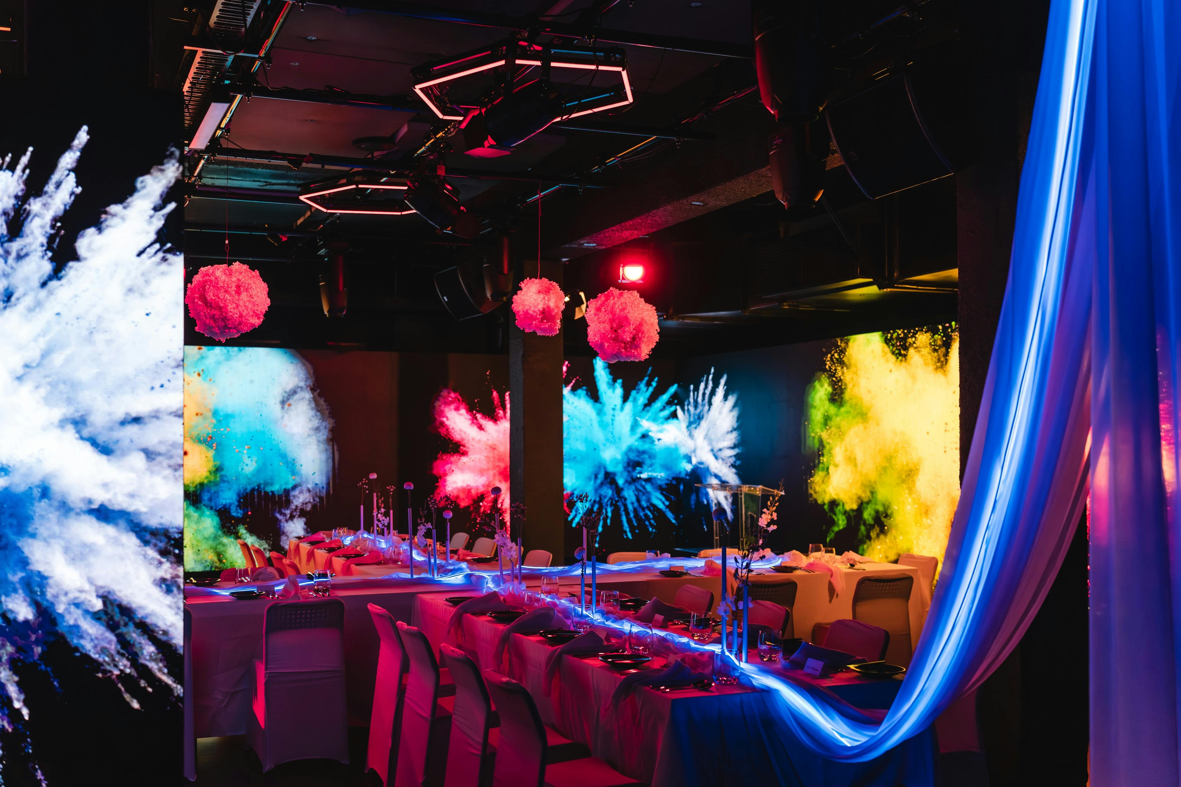 Immersive Light and Art Slider Image 9