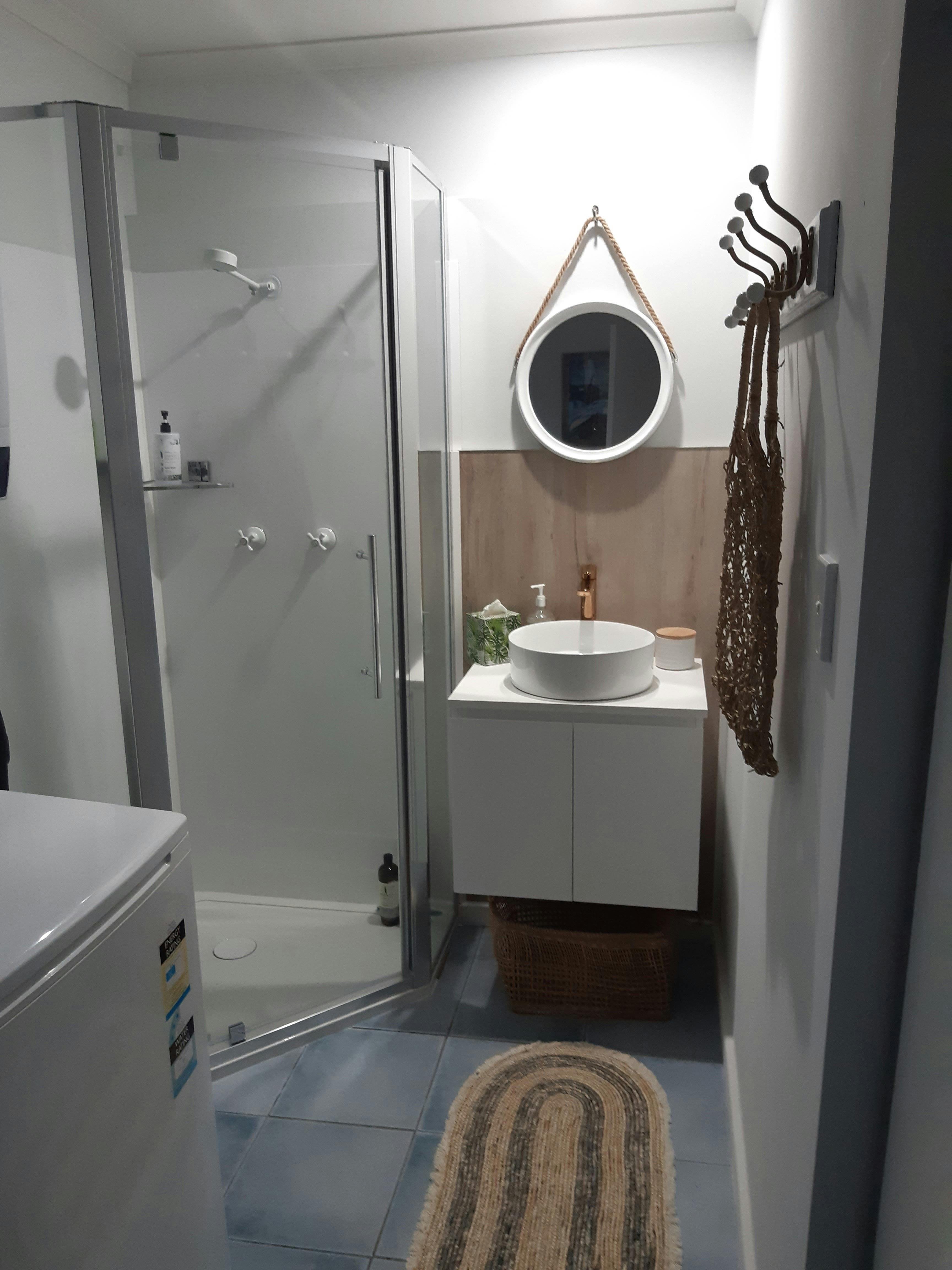 A shower, spa bath and three toilets make it lovelt for families.