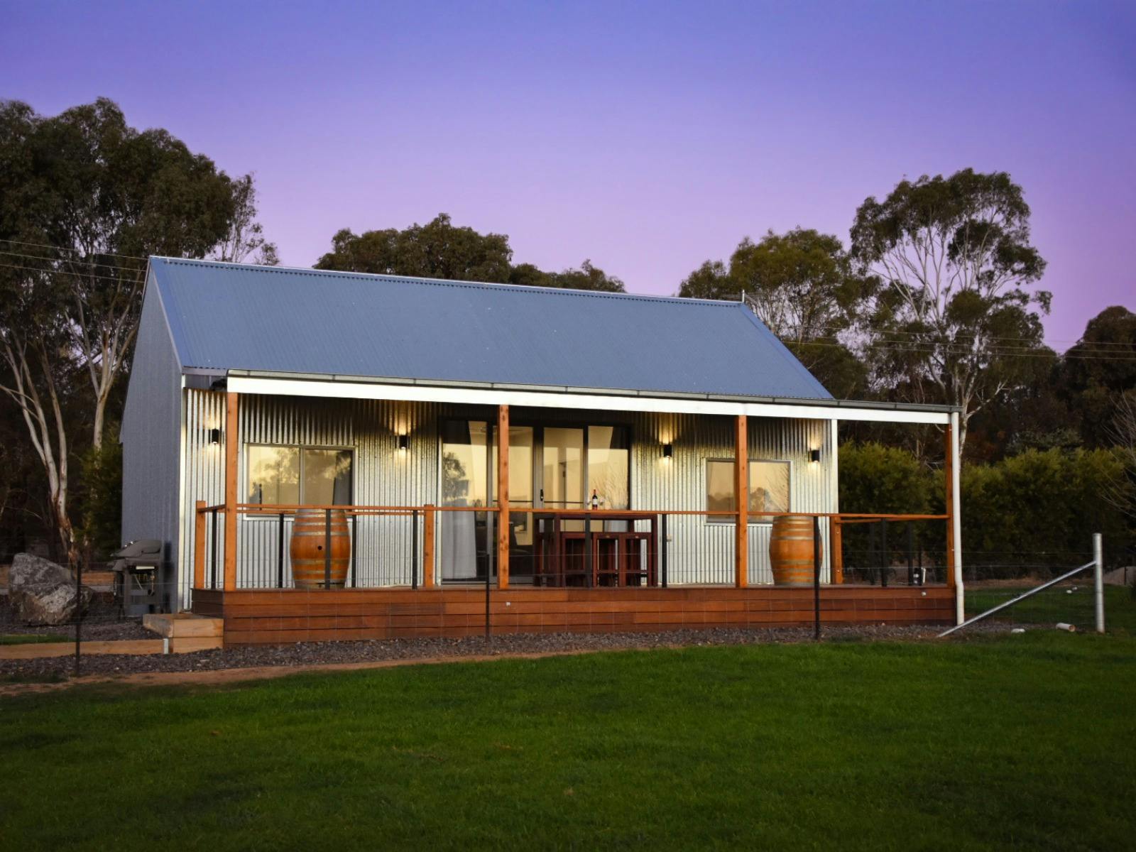 발코니가 있는 스튜디오 앞