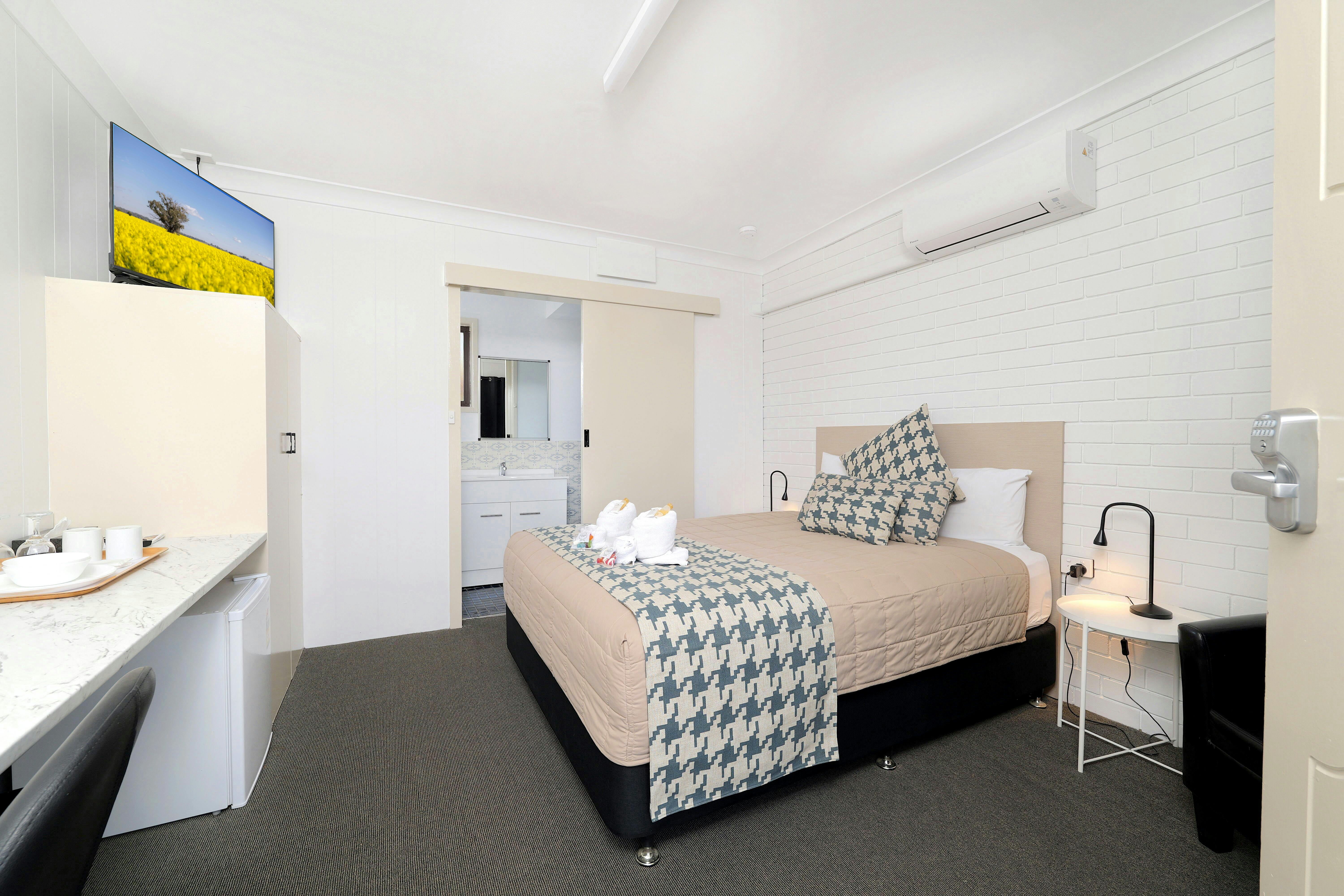 クイーンベッド