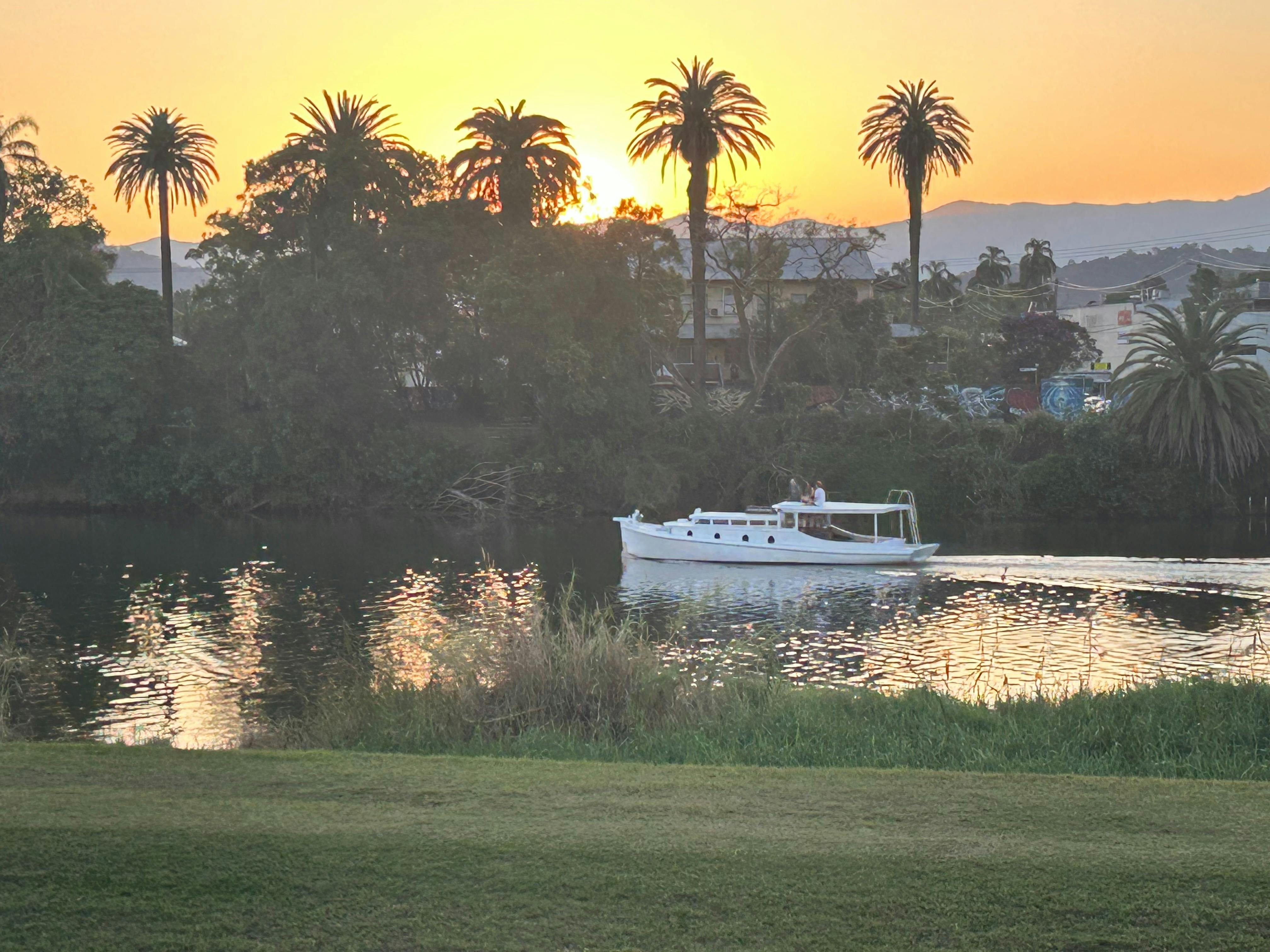 小河小屋河濱度假村
