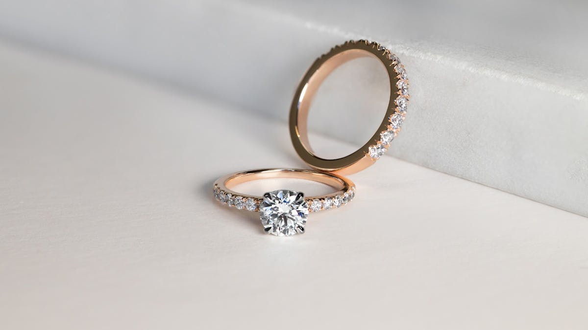 rose-gold-round-cut-diamond-engagement-ring