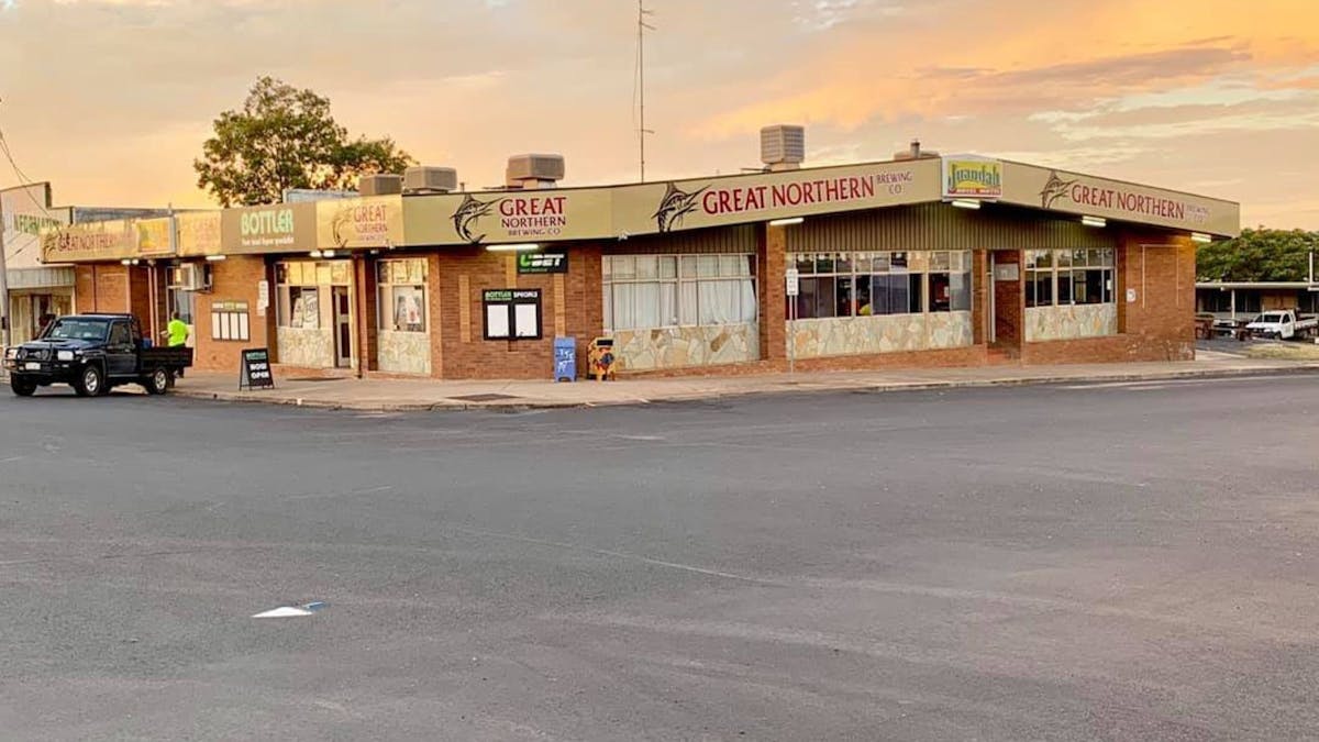 Friendly hotel serving meals and cold beverages. Friendly hotel serving meals and cold beverages.