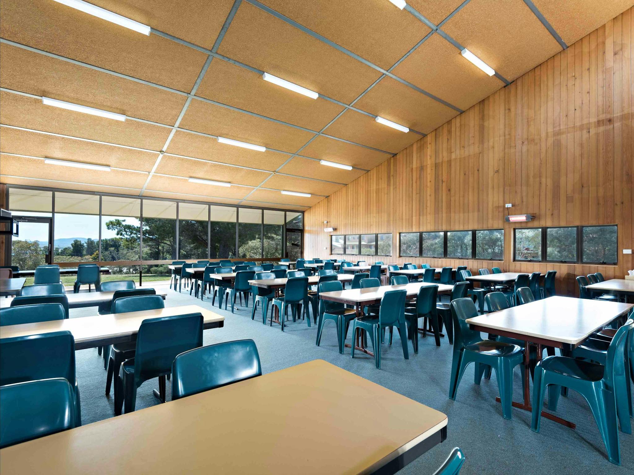Large dining room seating up to 100 people