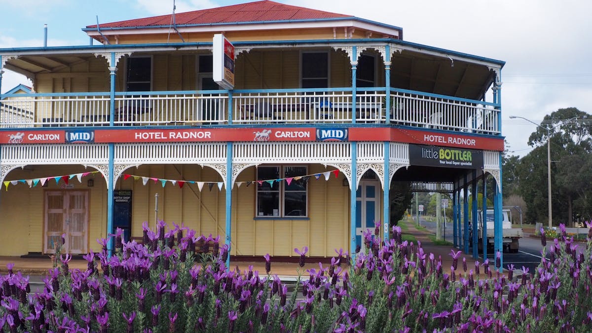 Blackbutt Pub