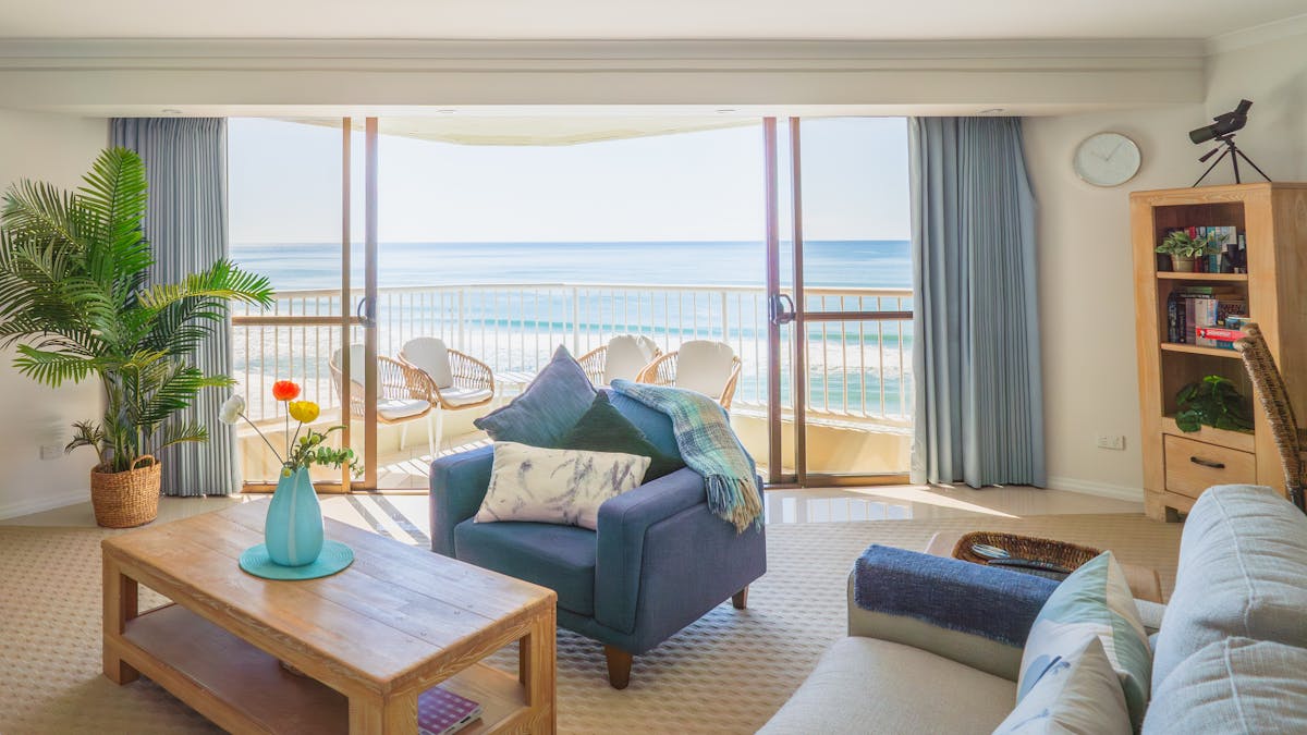 Apartment overlooking the ocean