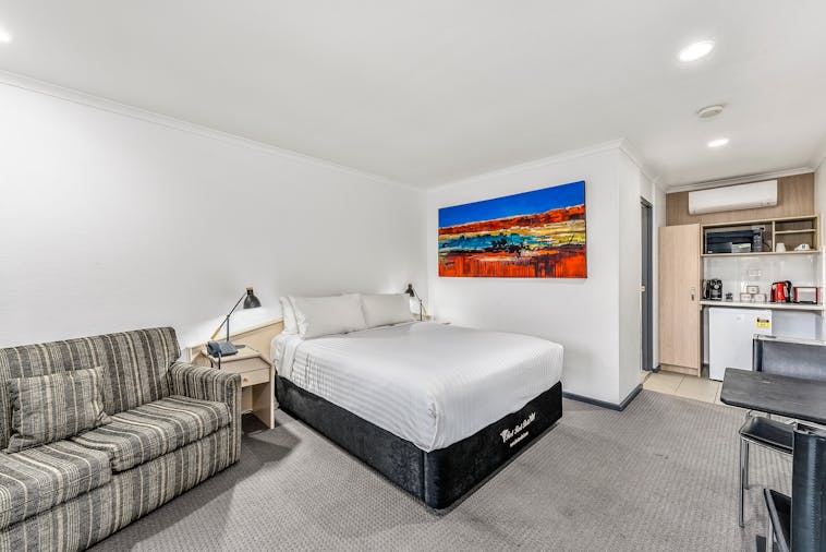 Deluxe Queen Room