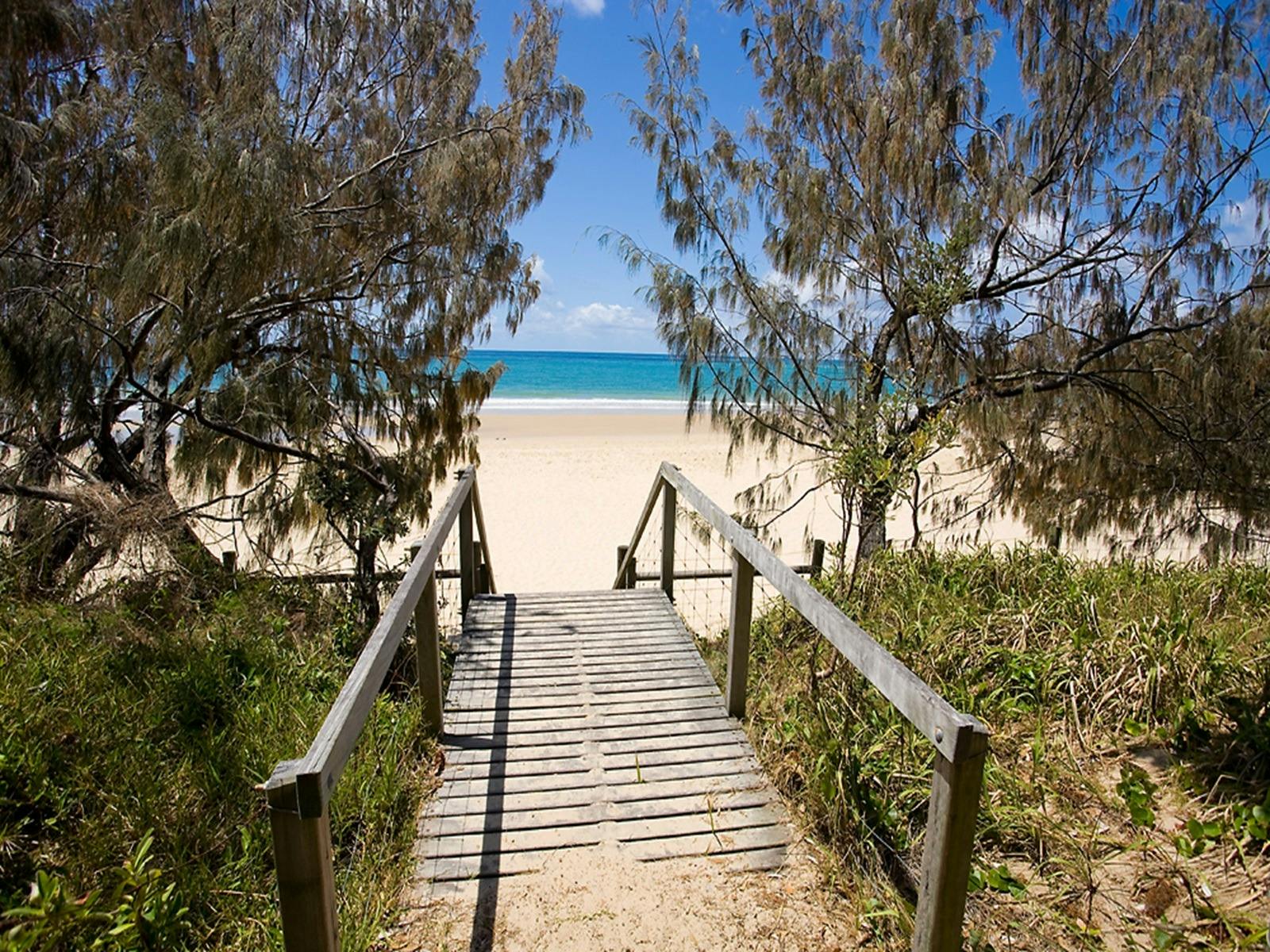 Direct access to the boardwalk and beach