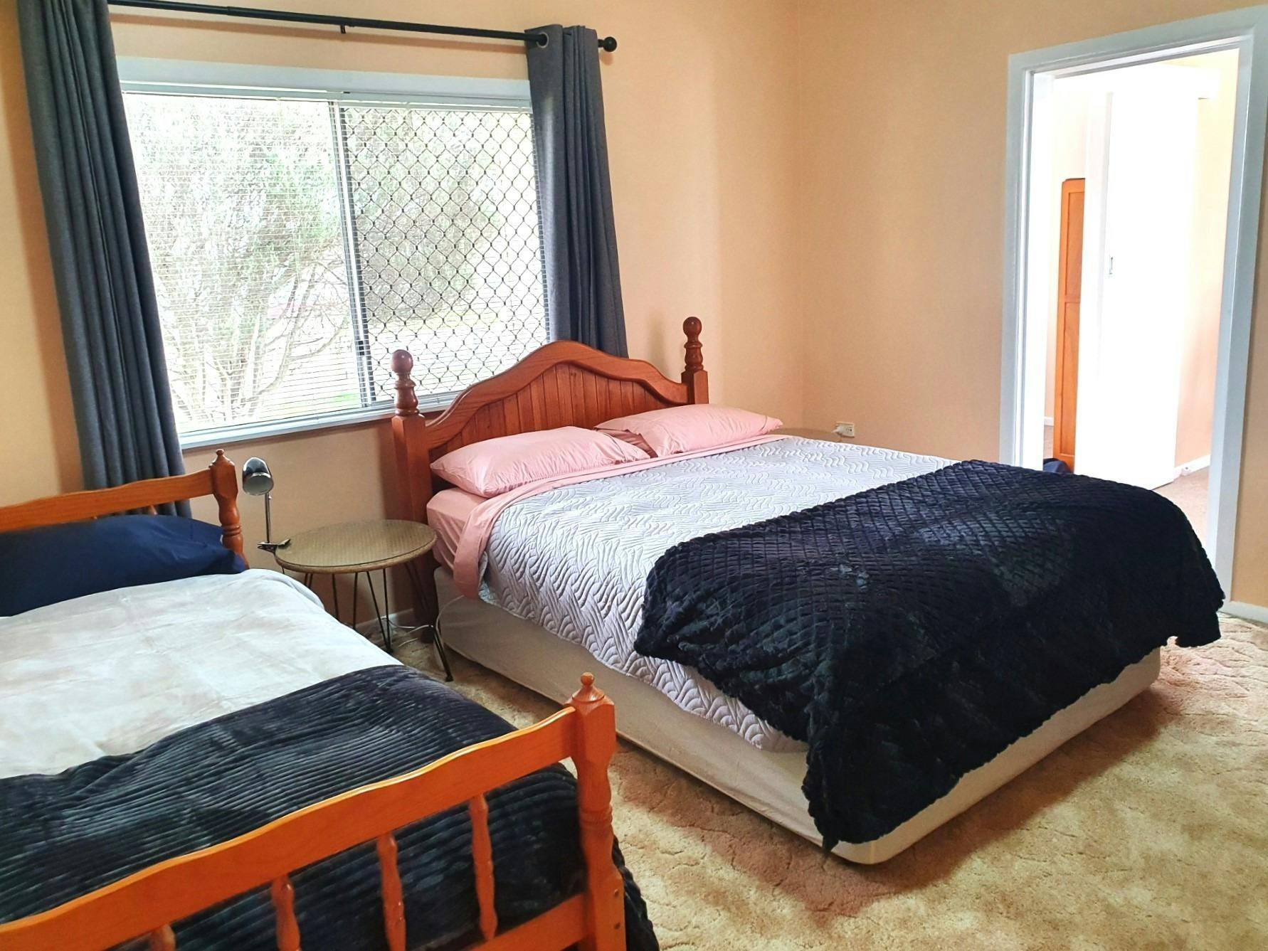 Bedroom 2 with QS Bed & Singe Bed