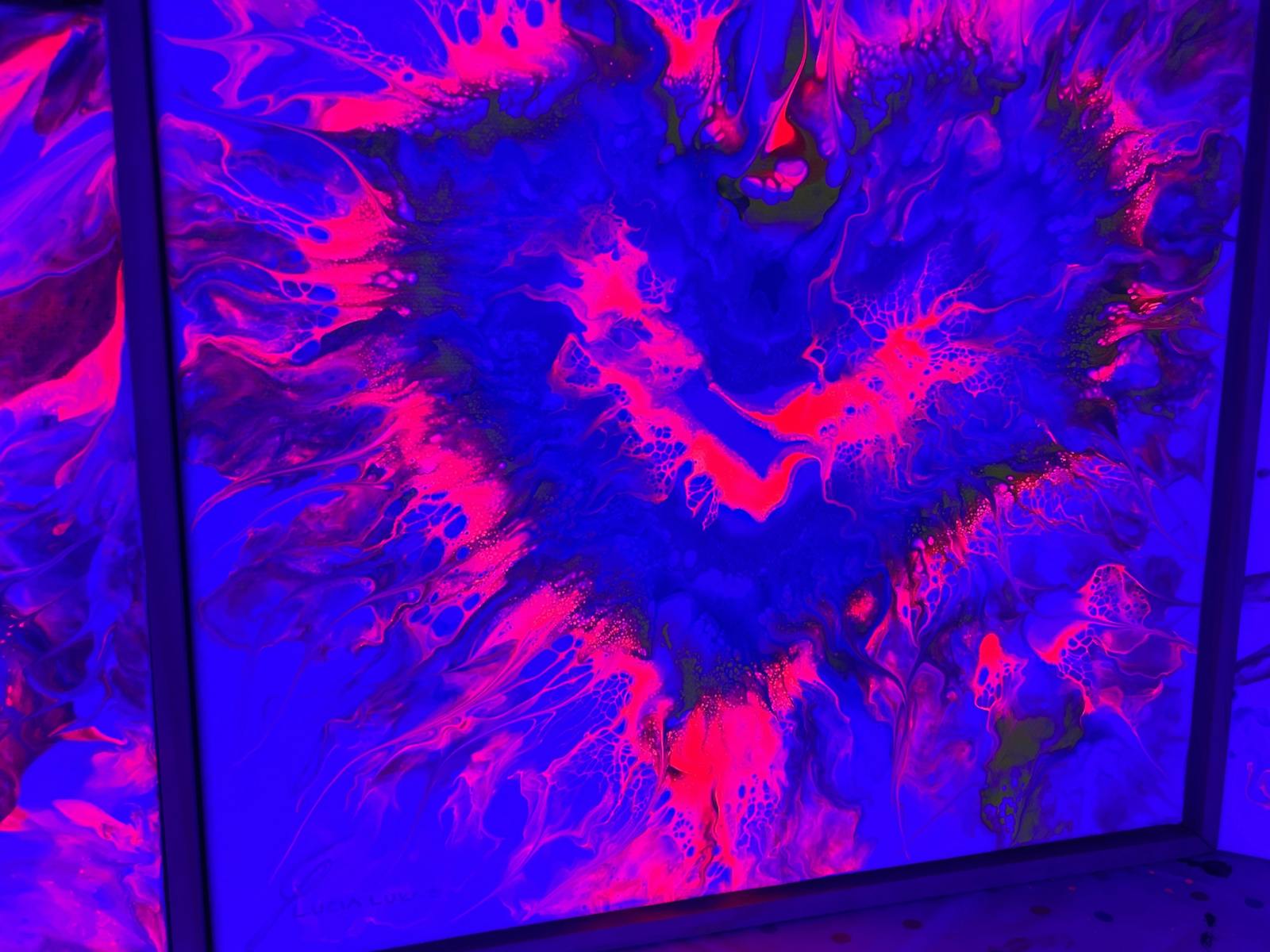 create heart with glow in the dark paint, uv light