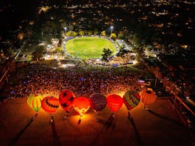 Cabonne Community Balloon Glow