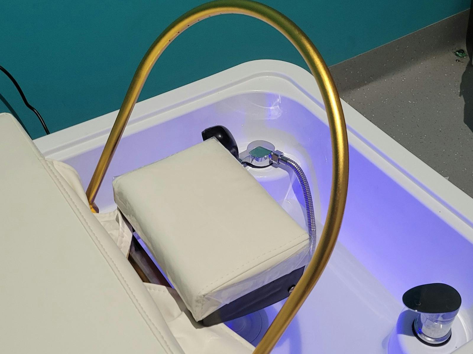 Japanese Head spa table for scalp massage and hair care