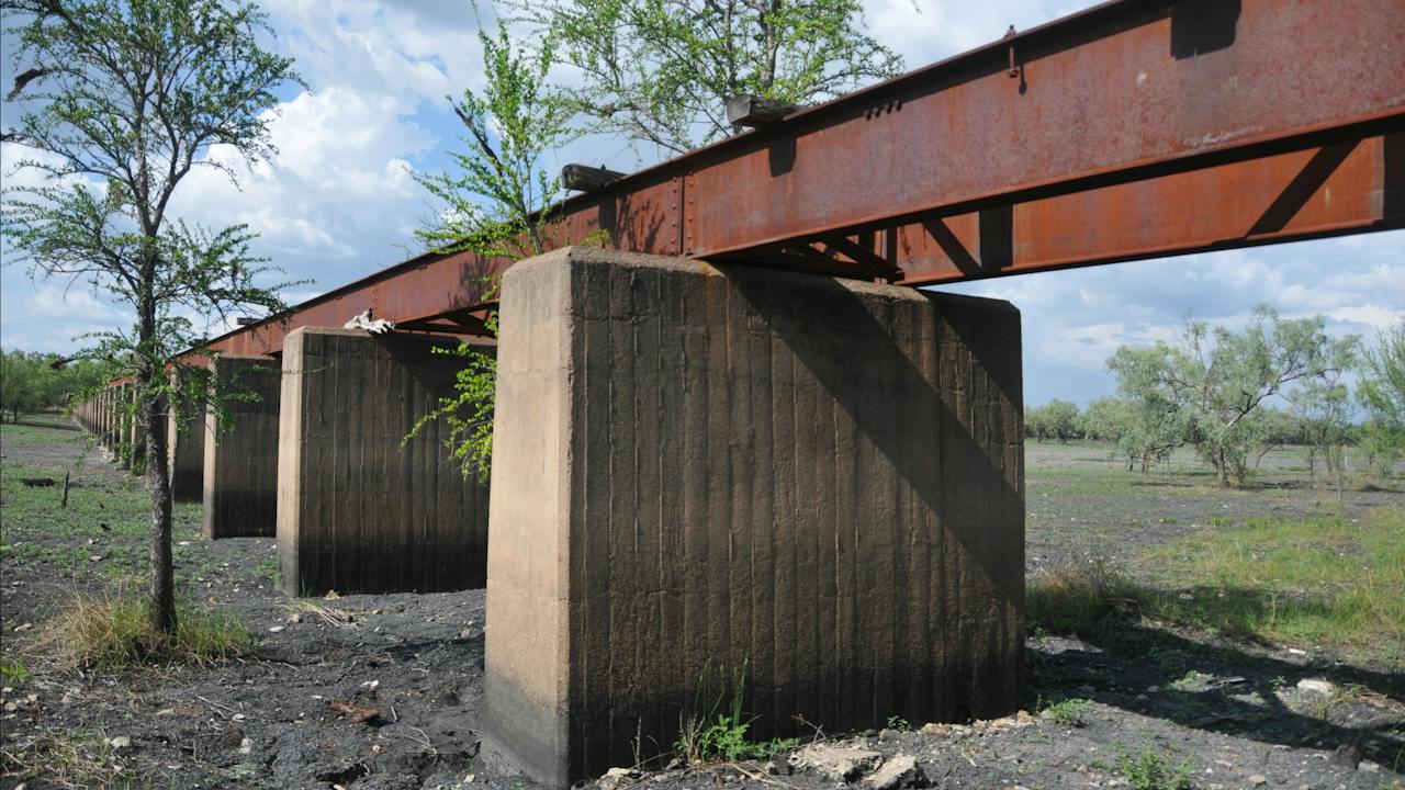 Detail of pylons and framing