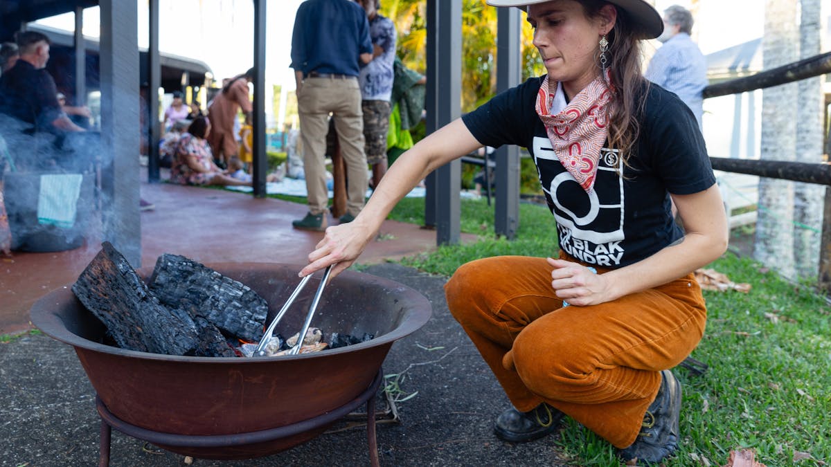 Cooking Oysters and prawns on the fire at Munimba-ja Event 2024 Cooking Oysters and prawns on the fire at Munimba-ja Event 2024