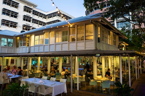 金钟楼的炭火餐厅