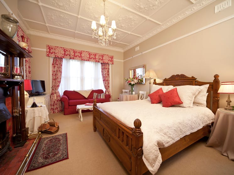 Melba House Bed and Breakfast NSW Holidays & Things to