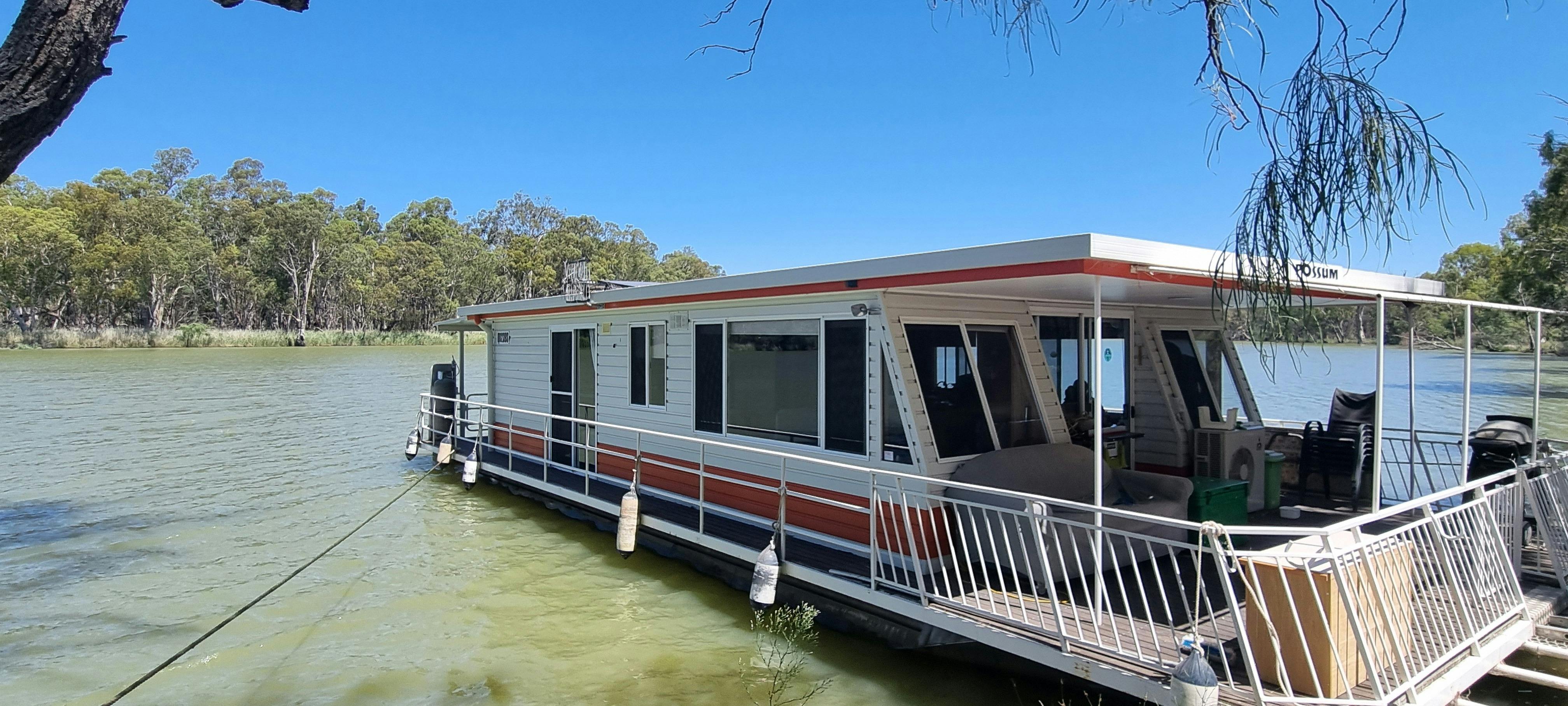 Houseboat Heaven