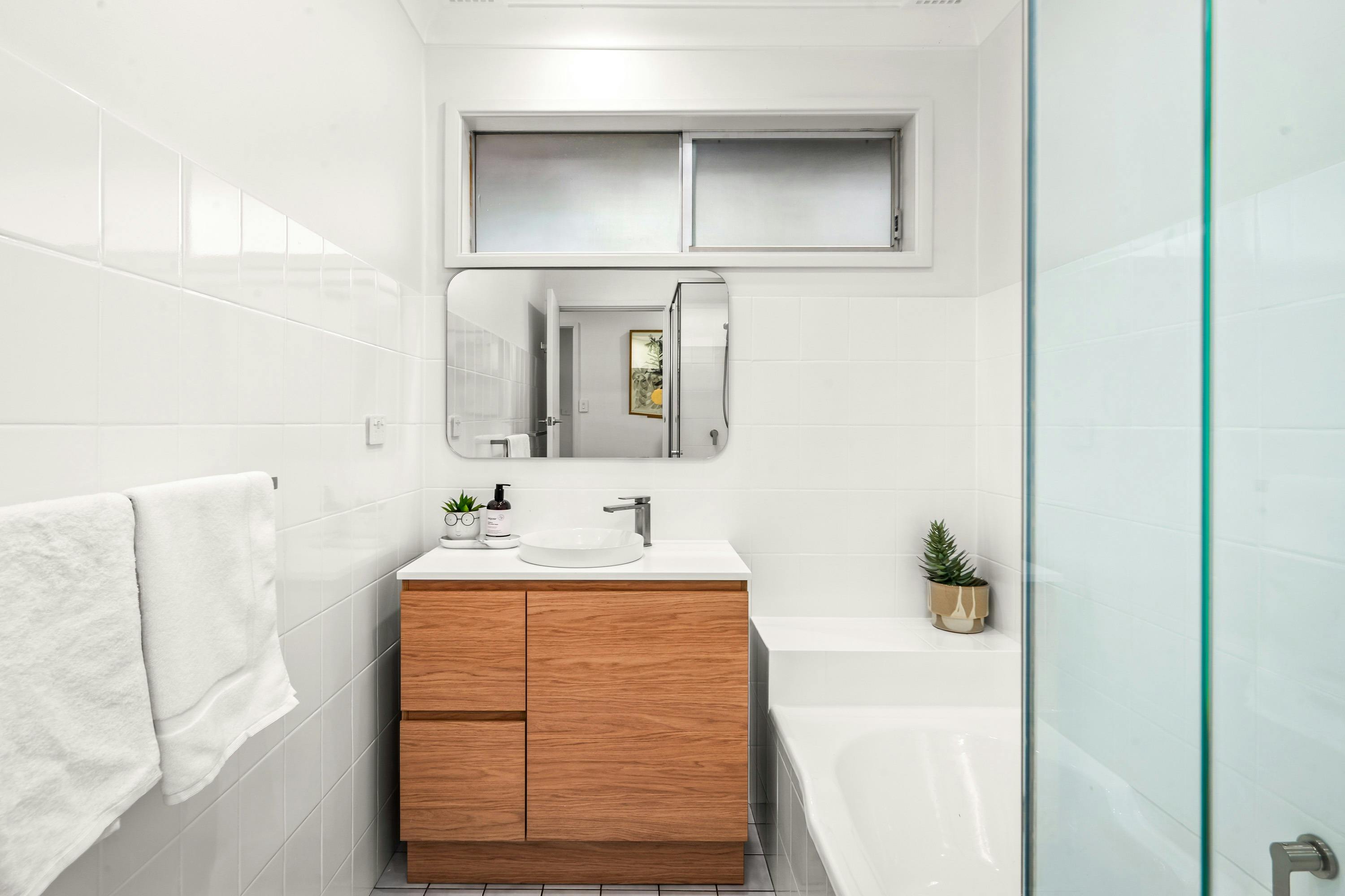 The FAM Airbnb Newcastle Management co host hillview book direct