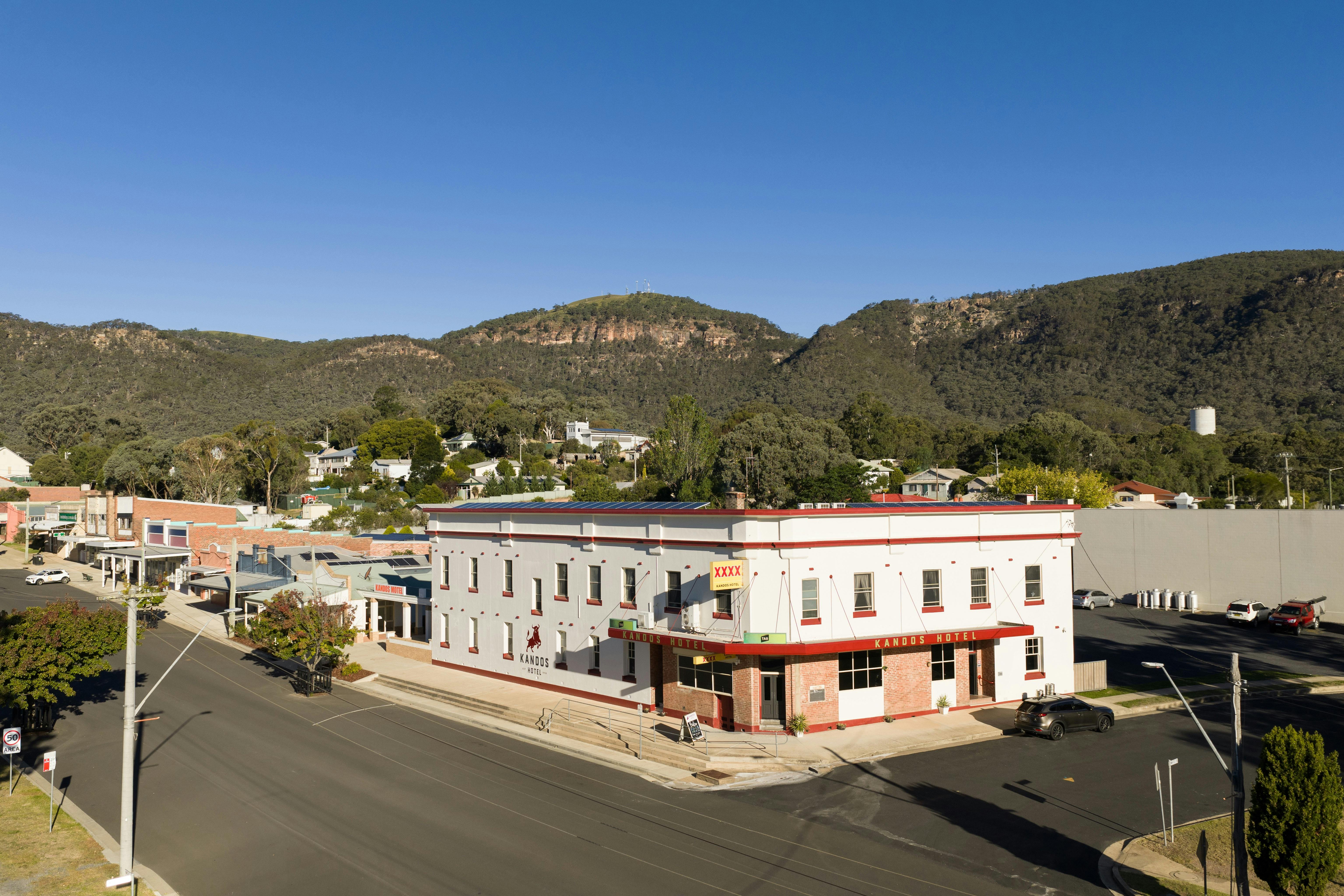 Kandos Hotel exterior