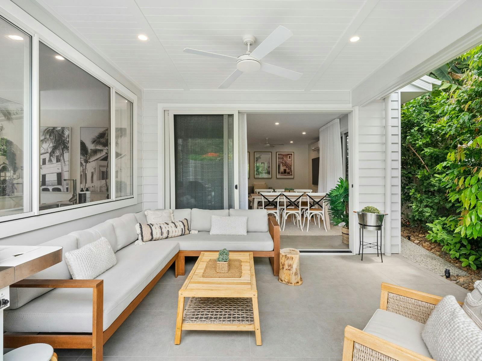3 Bedroom home in Burleigh - outdoor entertaining area 3 Bedroom home in Burleigh - outdoor entertaining area