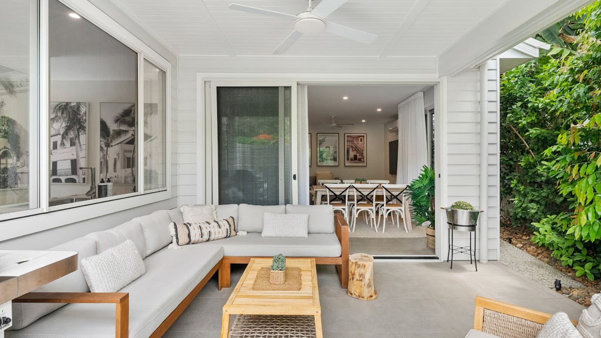3 Bedroom home in Burleigh - outdoor entertaining area