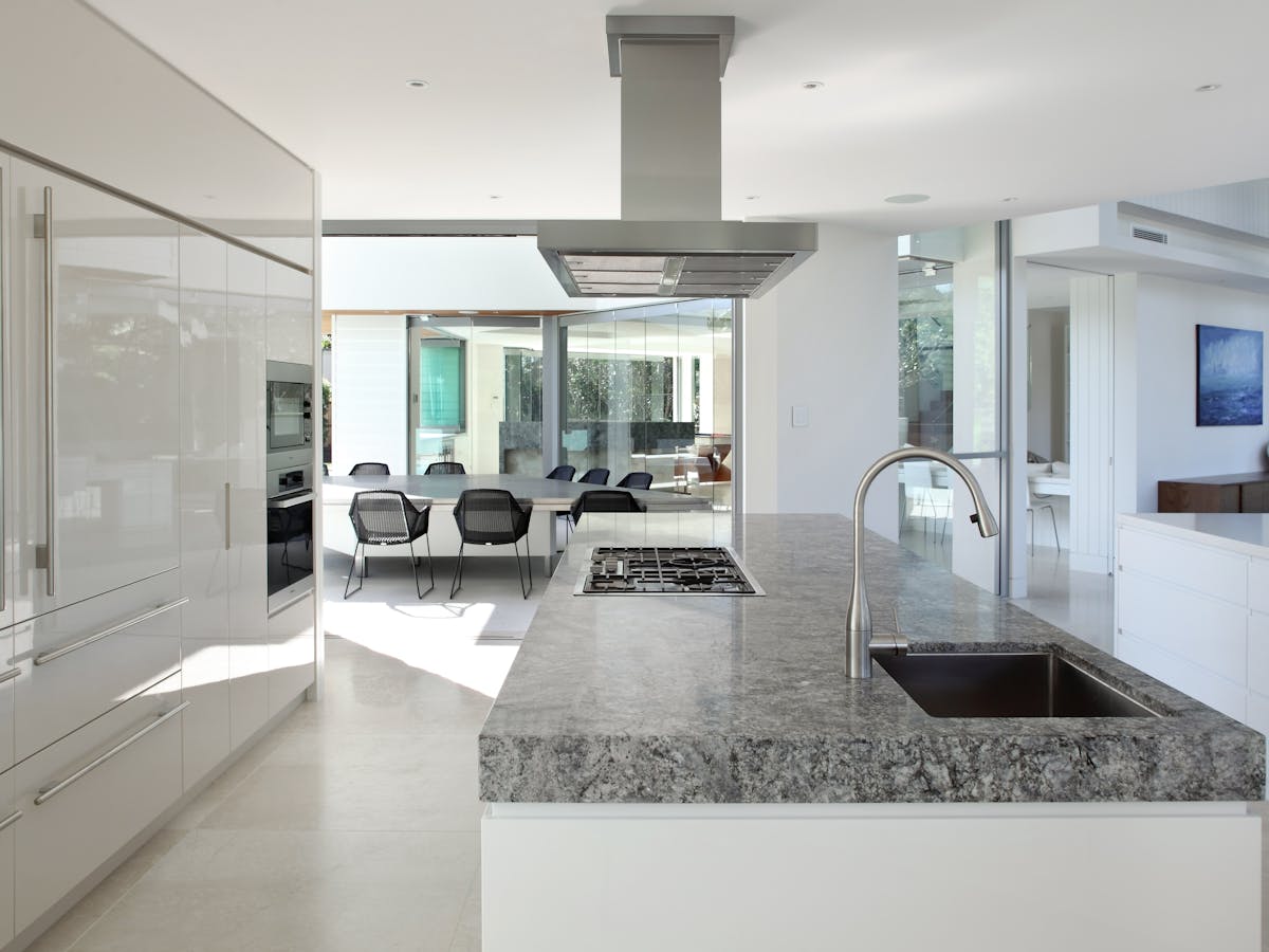 Fully equipped gourmet kitchen & butlers pantry