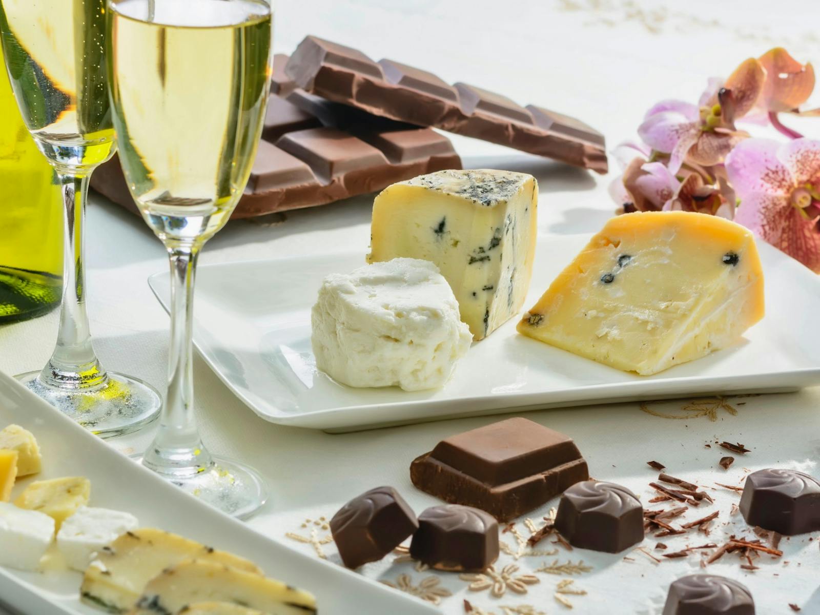 Wine, cheese and chocolate pairing Wine, cheese and chocolate pairing
