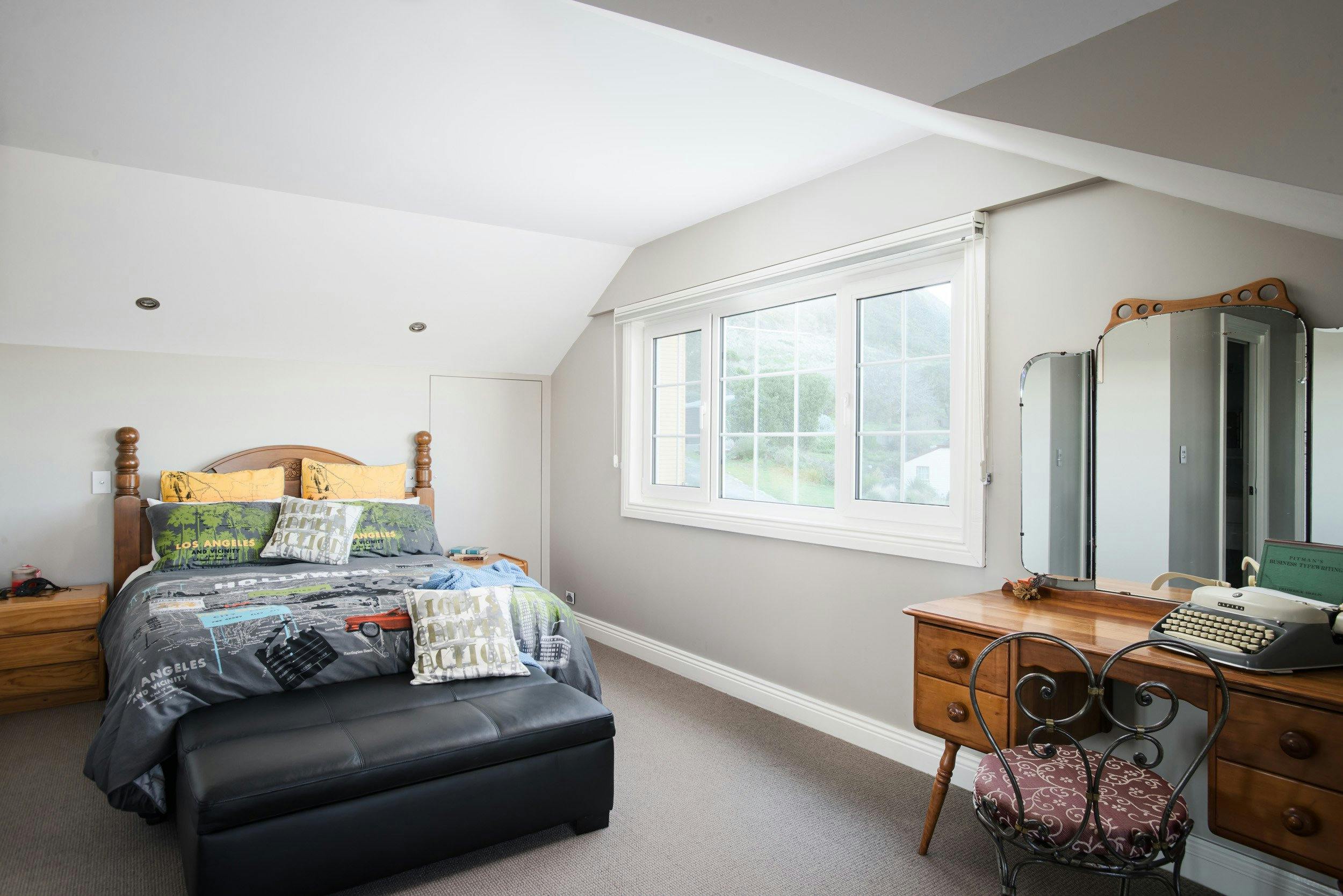 The Ark Stanley Admiral Bedroom bed and breakfast