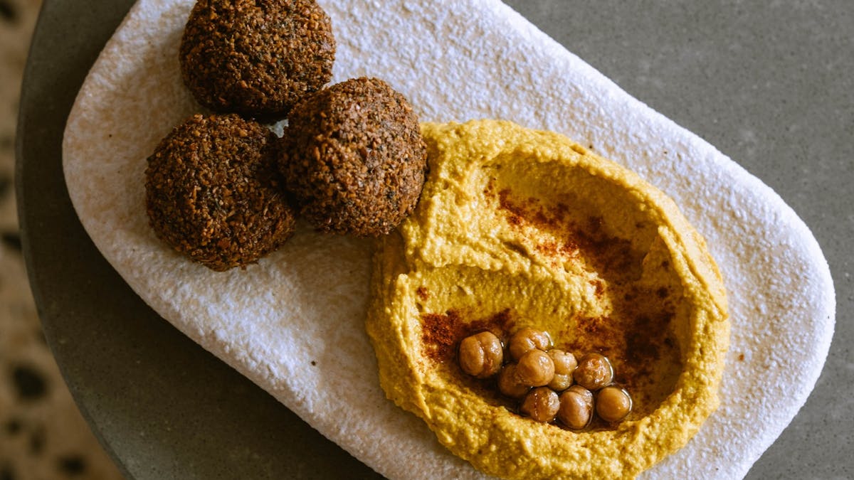 Traditional felafel, green pea hummus
