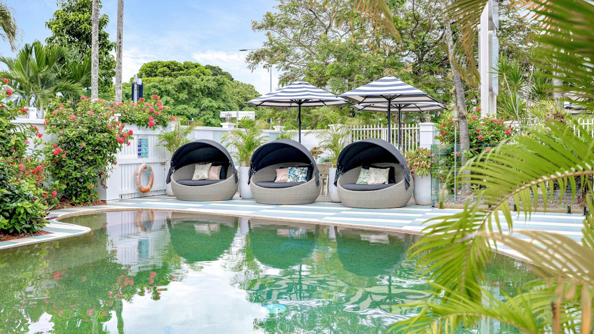 Mercure Cairns - Pool & Sun Loungers