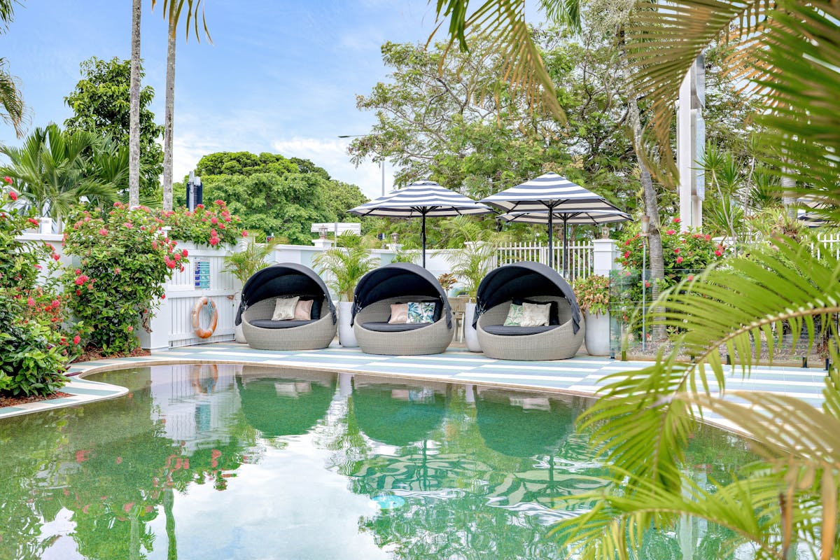 Mercure Cairns - Pool & Sun Loungers